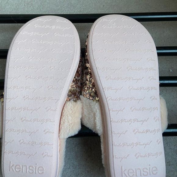 KENSIE Women Plush Sequin Faux Fur Slippers - BRAND NEW - NWOB - Picture 8 of 8